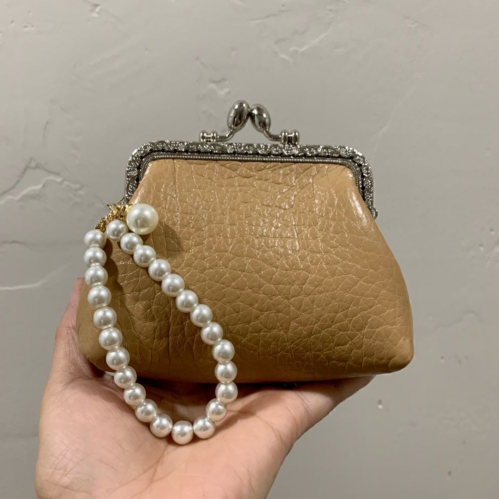 Vintage Handsewn Genuine Embossed Leather Kisslock Clutch/Wallet/Wristlet